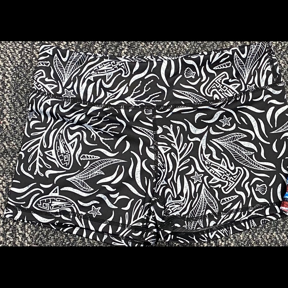 IAB shorts - black/white print
